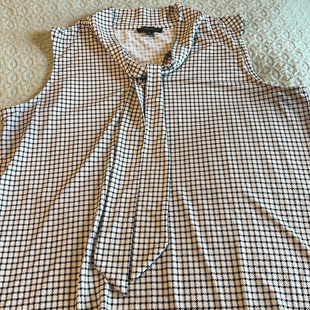 Adrianna Papell Black and White Tie-Neck Sleeveless Blouse